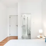 Viva Bright & Spacious Gaia فيلا نوفا دي غايا