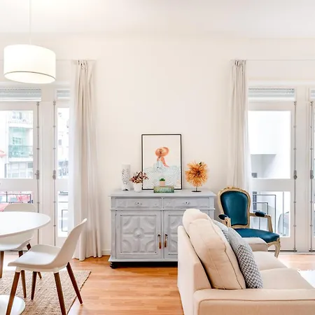 Viva Bright & Spacious Gaia فيلا نوفا دي غايا